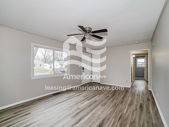 1215878_003_wm_-_living_room_13458211.jpg