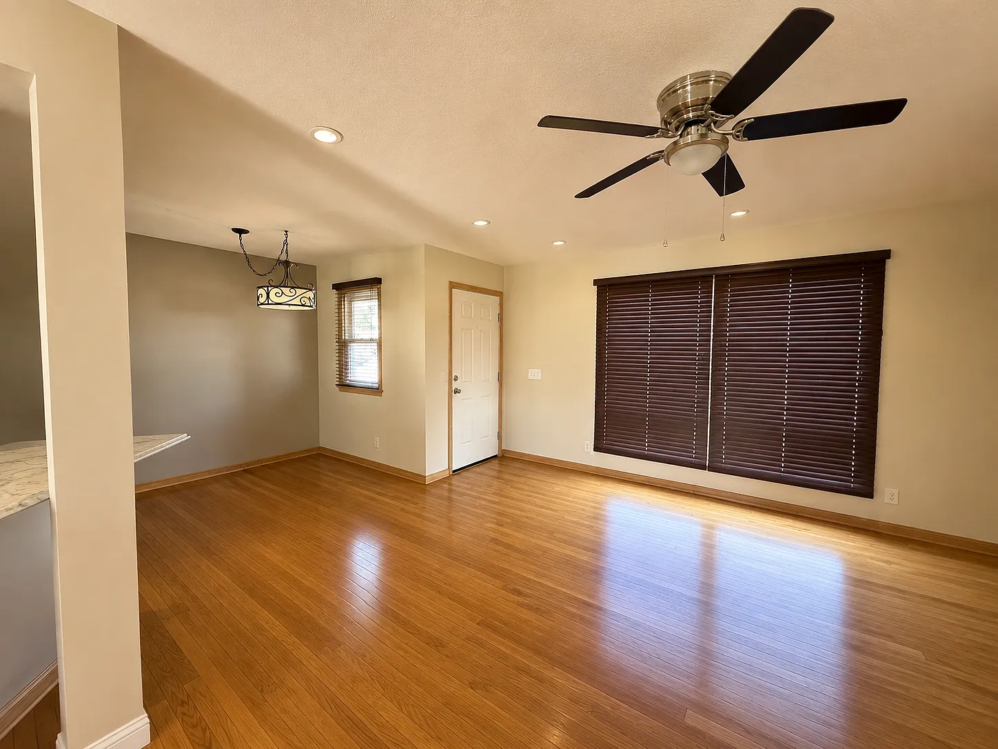 2 bed, 1.5 bath, 1224 sqft, $1,600 — Photo 3