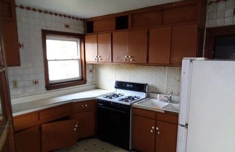 5th image of 13924 S Green Bay Ave