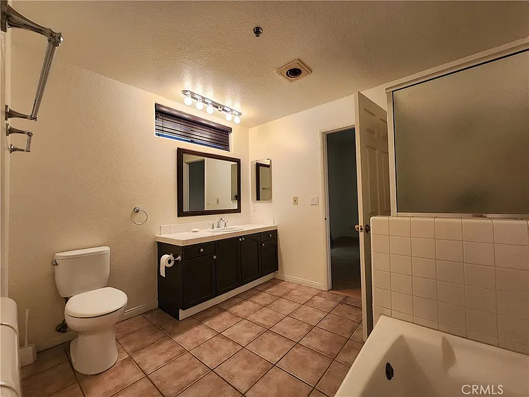10630 Moorpark St #104 — Photo 19
