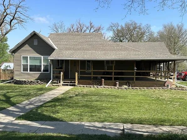 402 E 8th St, Edgar, NE 68935