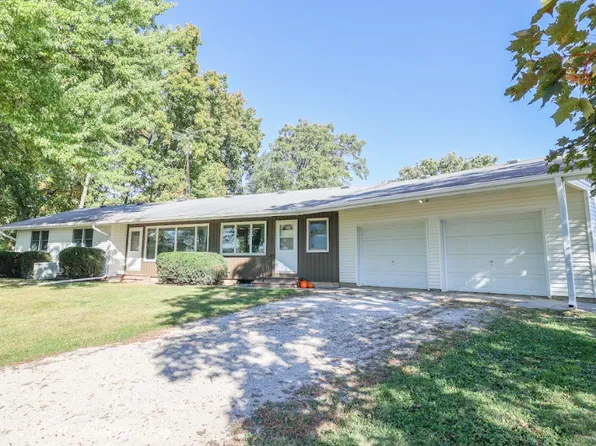 13432 Ash Rd, Genoa, IL 60135