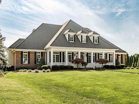 3rd image of 1380 Poppy Hills Dr