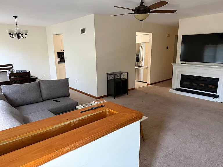 499 W Grand Ave #1 — Photo 6
