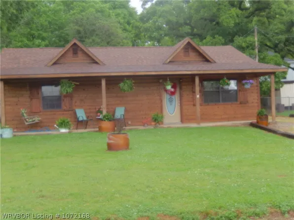 225 W 8th St, Booneville, AR 72927