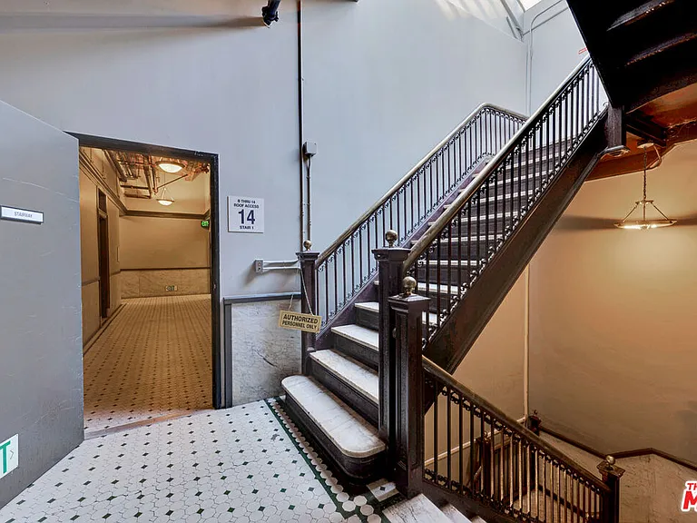 215 W 7th St #811 — Photo 37