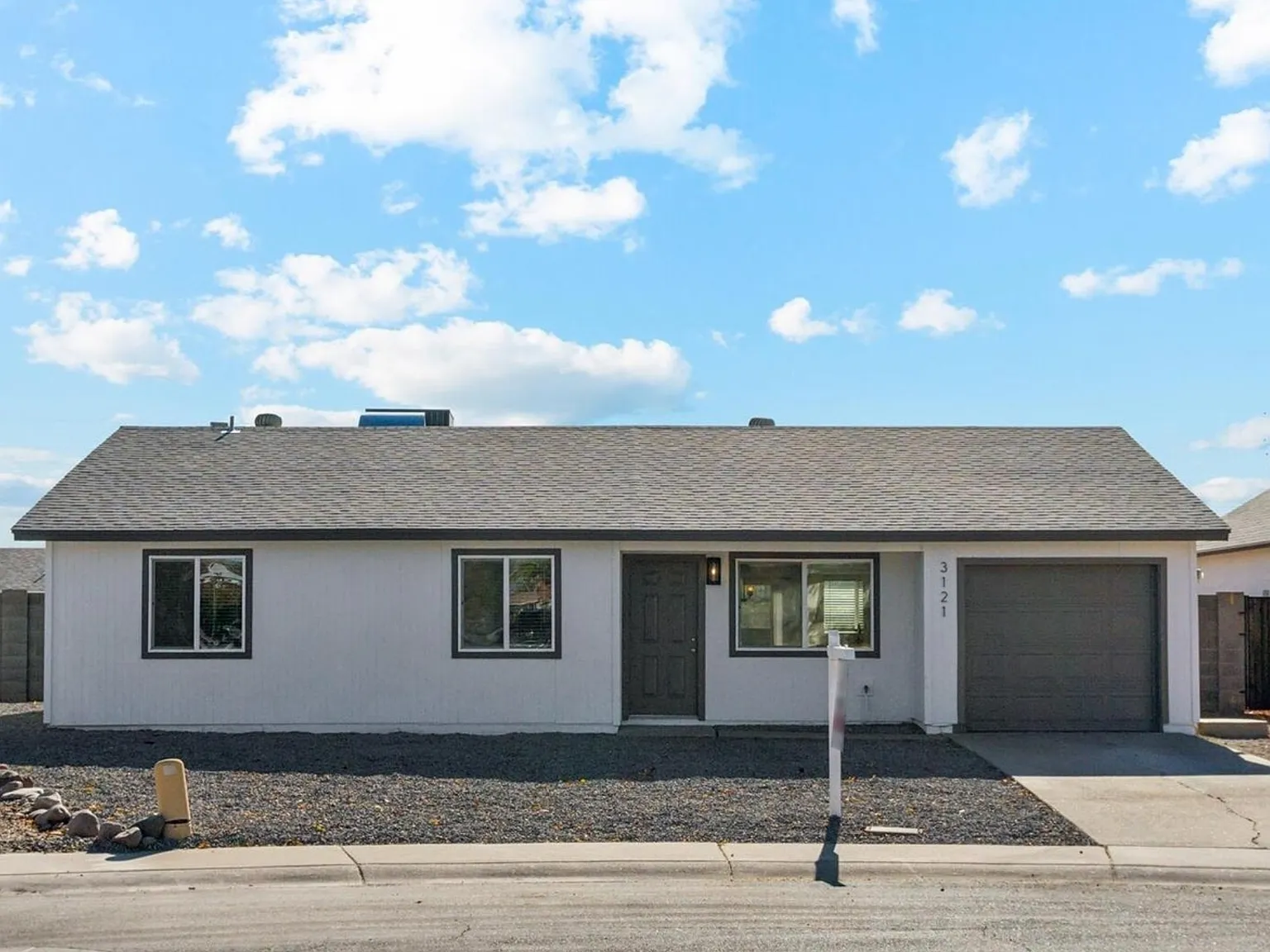 4 bed, 1350 sqft, $2,100 — Photo 3