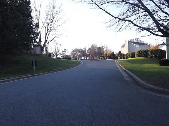 5th image of 1 Meadowood Glen Way APT B