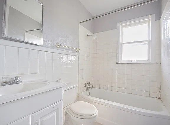 3rd image of 2411 W Harris Ave