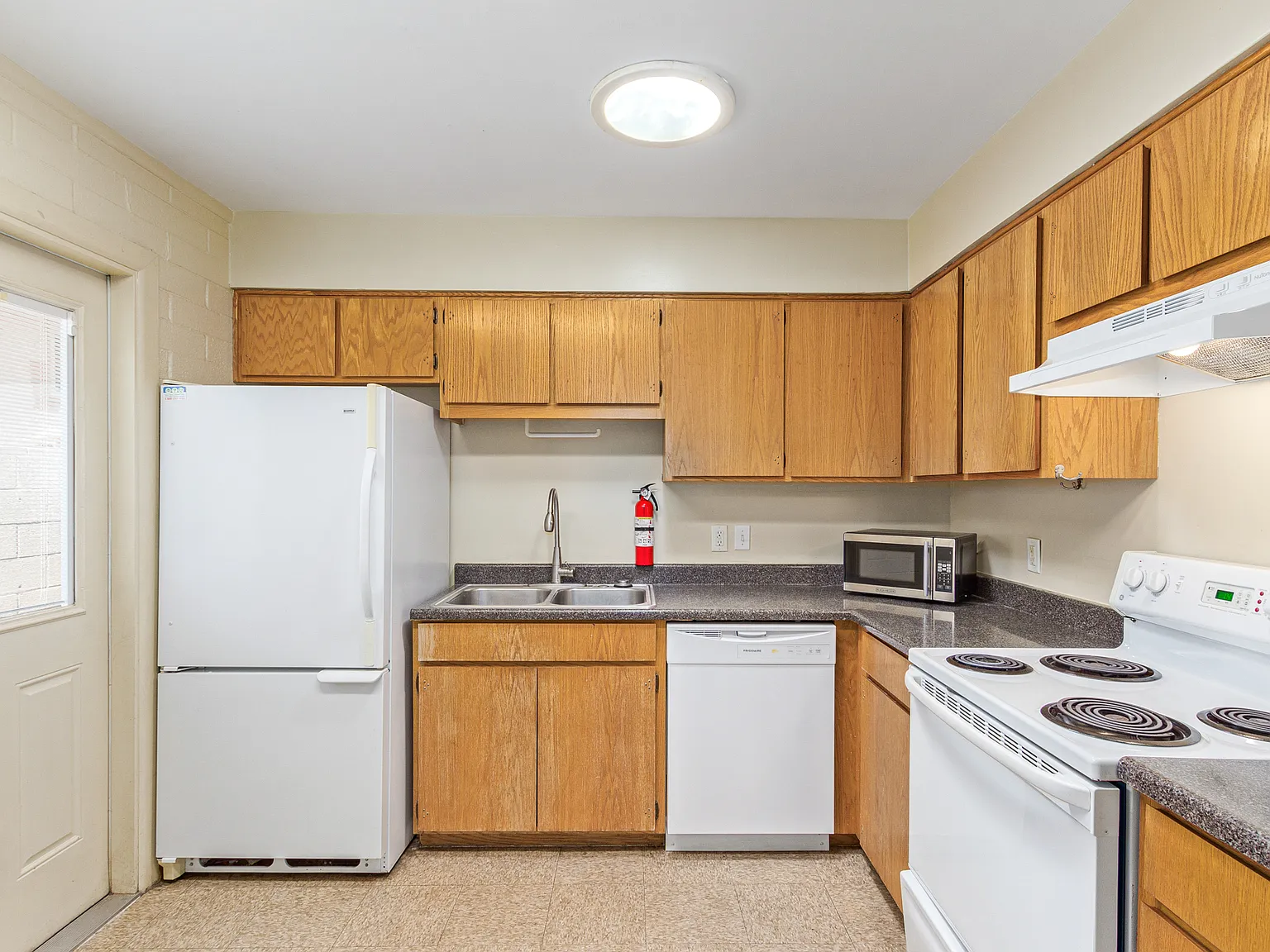 2 bed, 700 sqft, $995 — Photo 4