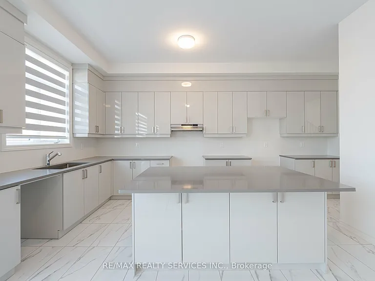 7 Sandhill Cres N — Photo 13