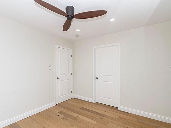 5th image of 225-5 Marguerite Ave
