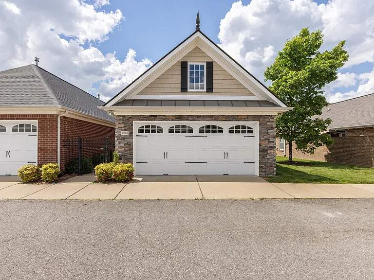 395 Devon Chase Hl #1004 — Photo 3