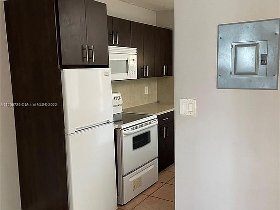 5th image of 2040 NE 170th St APT 10