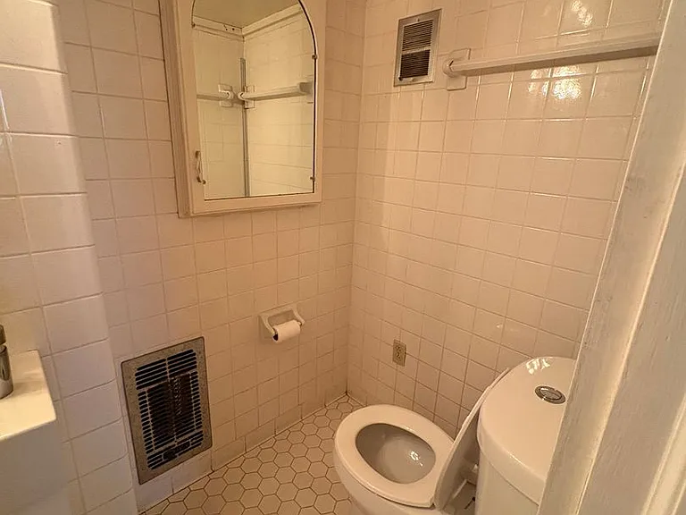3 bedroom 3 bath in Spartanburg with Lots of Space Workshop in the garage!! — Photo 40