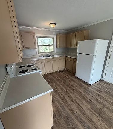 2nd image of 161 W Wadsworth Cir #161