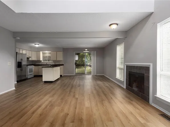 8953 Hauser St, Lenexa, KS 66215