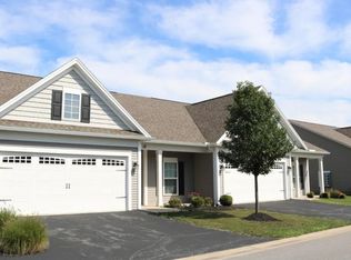 18 Fernwood Dr #18, Lancaster, NY 14086