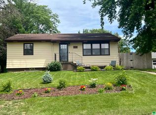 712 N 11th St, Cherokee, IA 51012