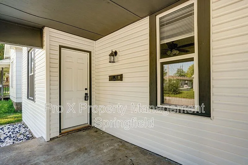 3 bed, 1.0 bath, $1,195 — Photo 3