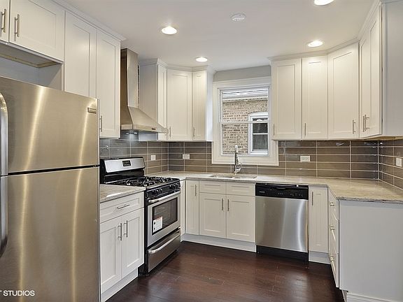 5th image of 2508 N Mont Clare Ave