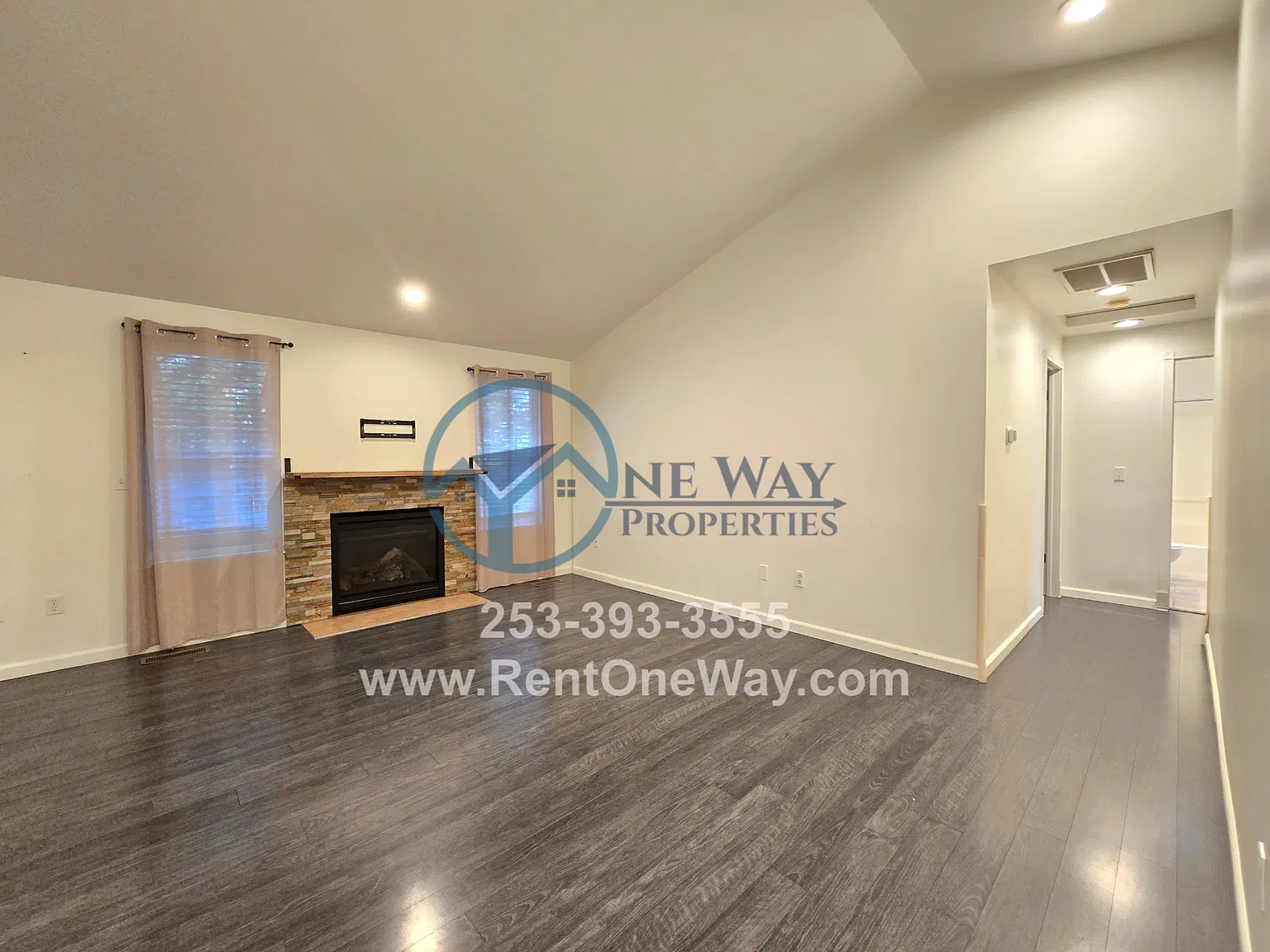 3 bed, 1379 sqft, $2,695 — Photo 4