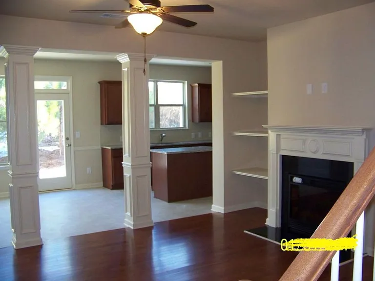 1557 Creek Bend Ln — Photo 3