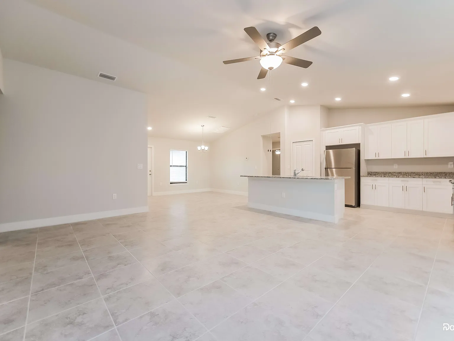 4 bed, 2.0 bath, 1744 sqft, $2,075 — Photo 4