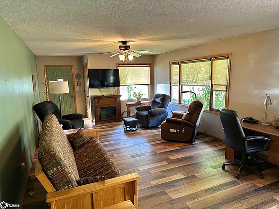 3rd image of 203 Riverview Dr