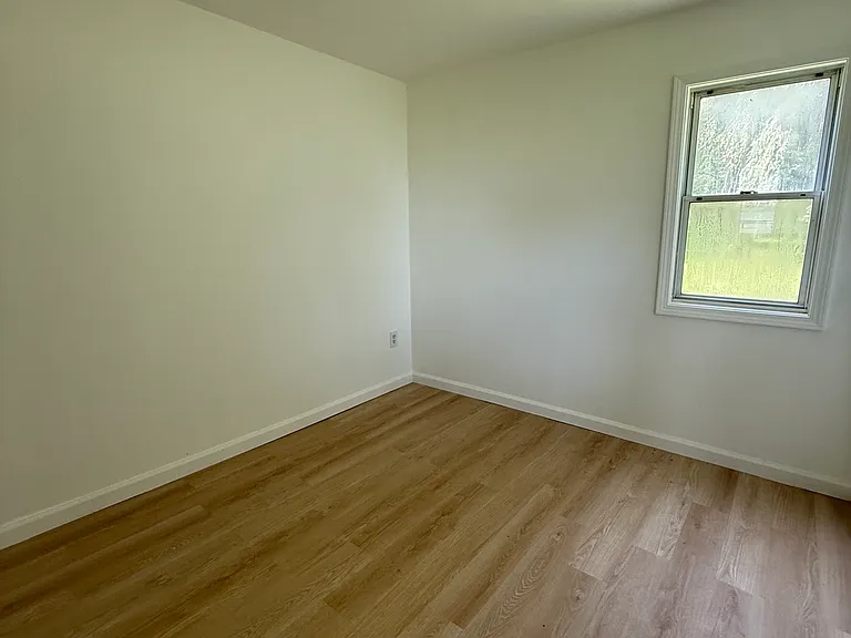 4374 E River Rd — Photo 11