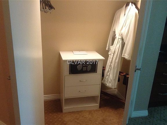 5th image of 125 E Harmon Ave #909