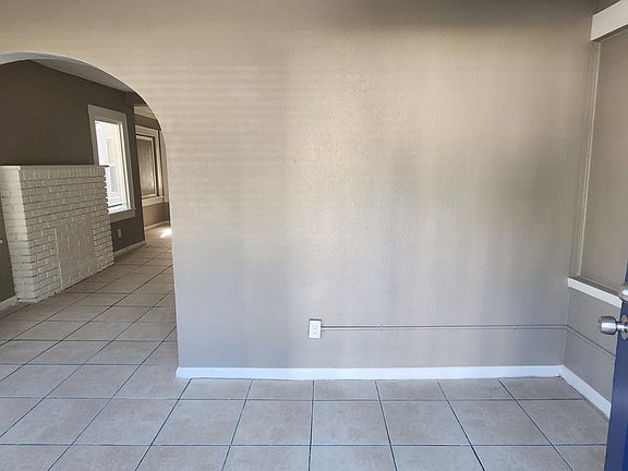 3rd image of 826 35th Ave S