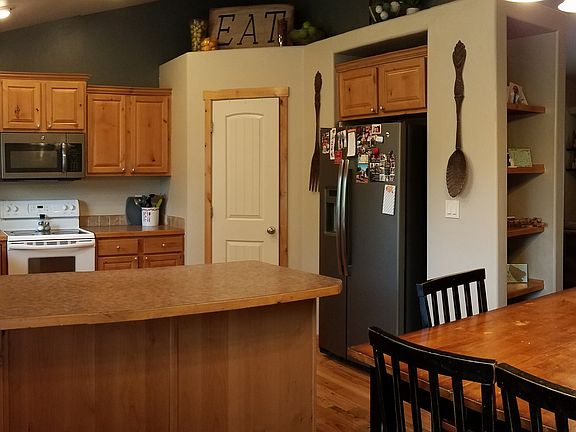 2nd image of 462 Canyon Crest Dr W