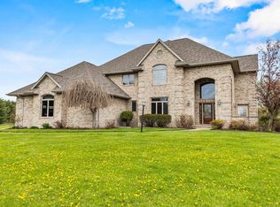 W7828 Hillview Rd, Hortonville, WI 54944