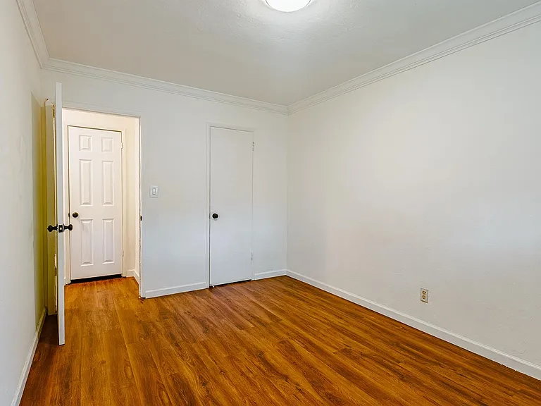 520 NE 58th St — Photo 17