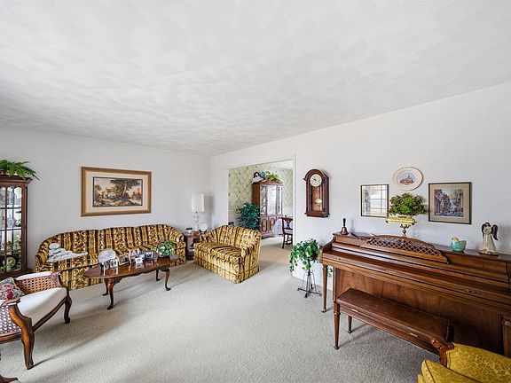 5th image of 123 Royal Vista Dr