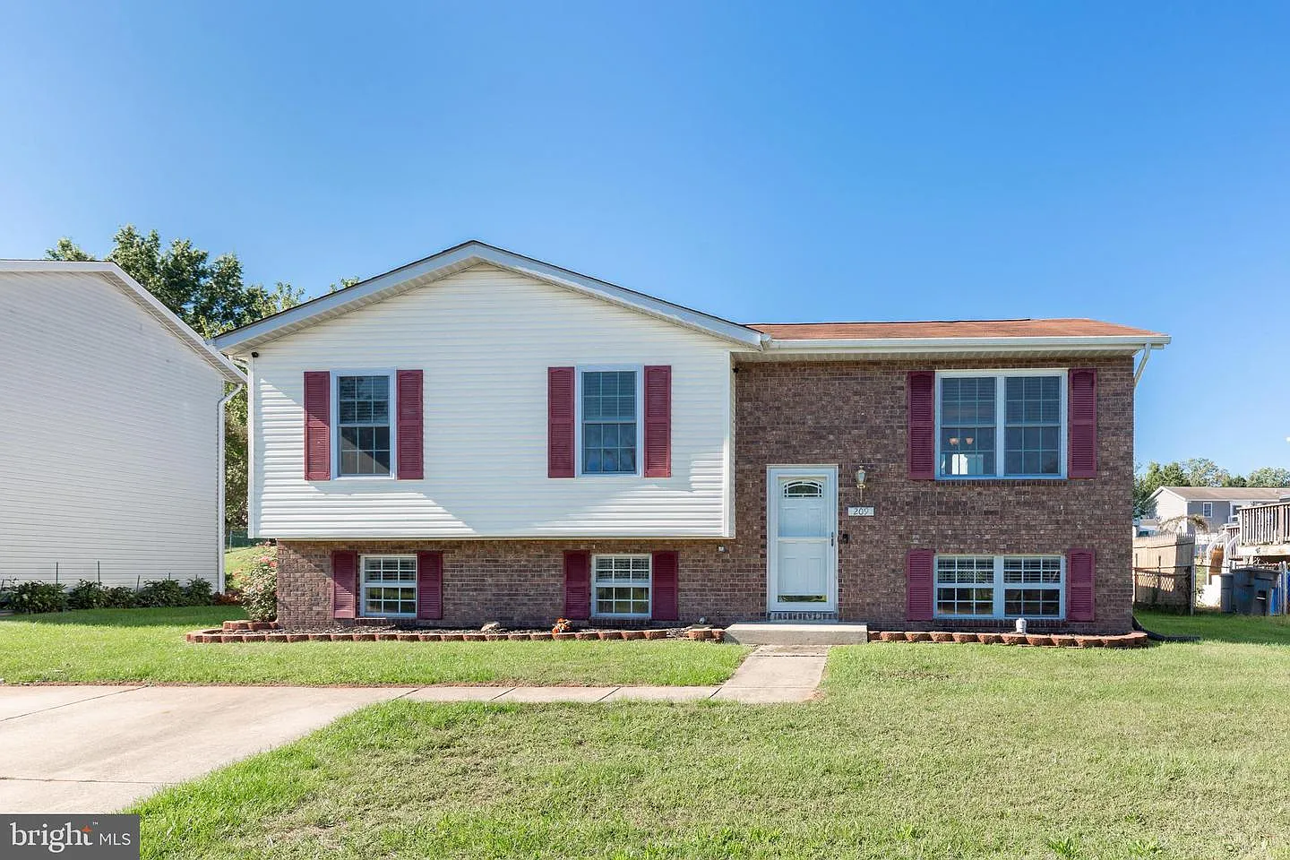209 Grand Dr photo 1