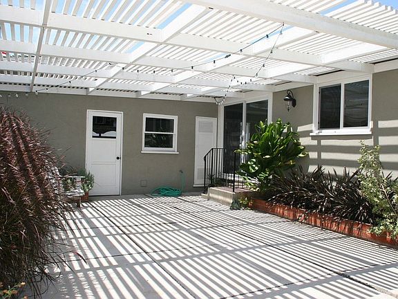 Relaxing covered patio on the sideyard.