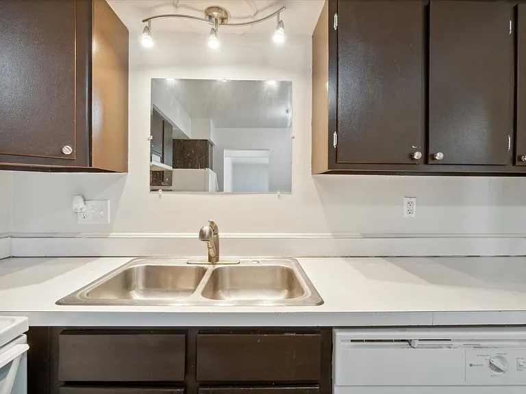 Country Club Park Apartments (320 S. Drake LLC) — Photo 5