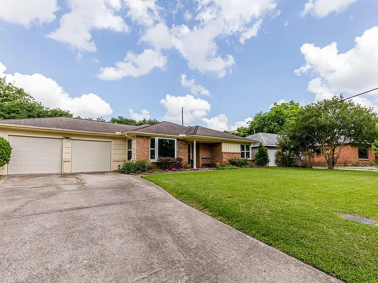 8323 Lorrie Dr — Photo 39