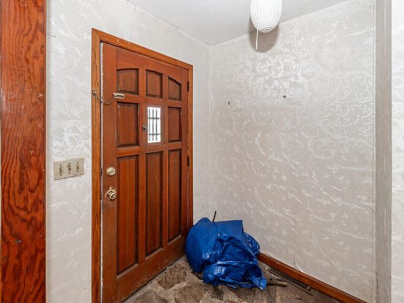 3rd image of 105 Renau Blvd