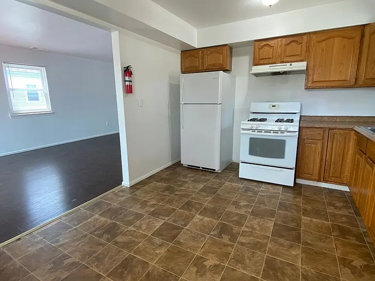 303 Corinthian Avenue — Photo 6