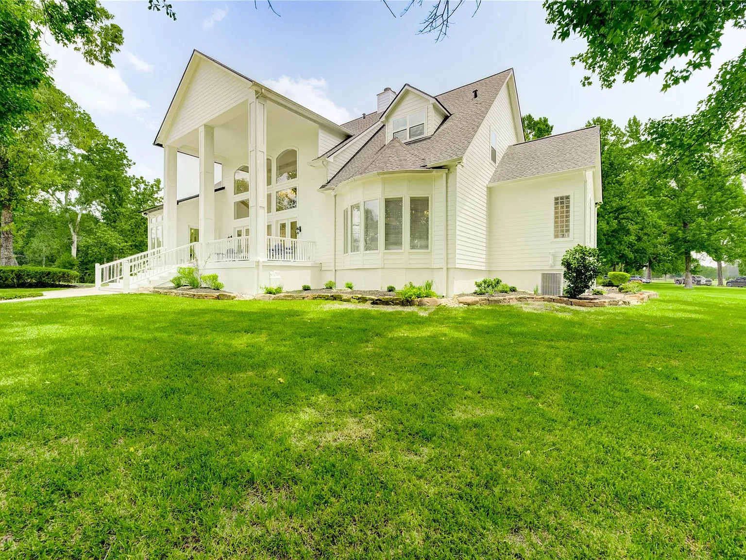 6 bed, 5.5 bath, 5606 sqft, $27,000 — Photo 4