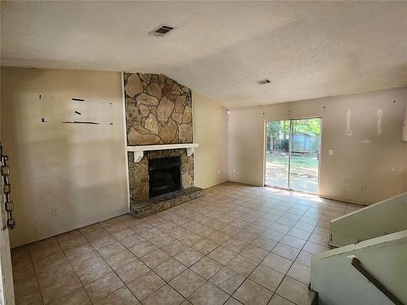 4th image of 783 Inland Way NW