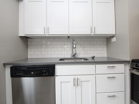 3rd image of 5550 S Dorchester Ave APT 301