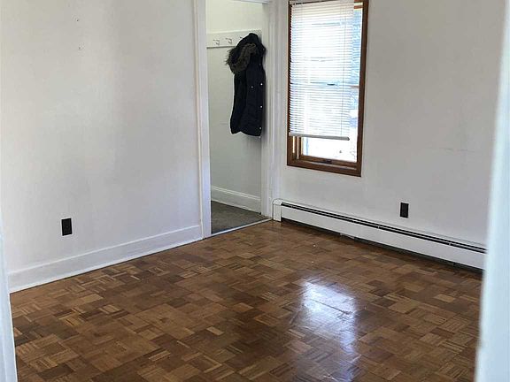 3rd image of 252 Vineyard Ave #2