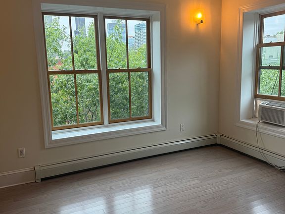 2nd image of 263 Adelphi St APT 3
