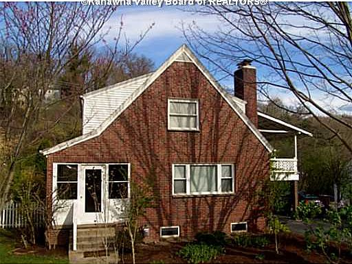 1st image of 810 Mayflower Dr