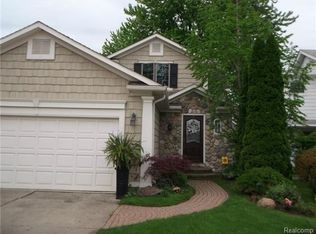 37869 Sunnybrook St, Harrison Township, MI