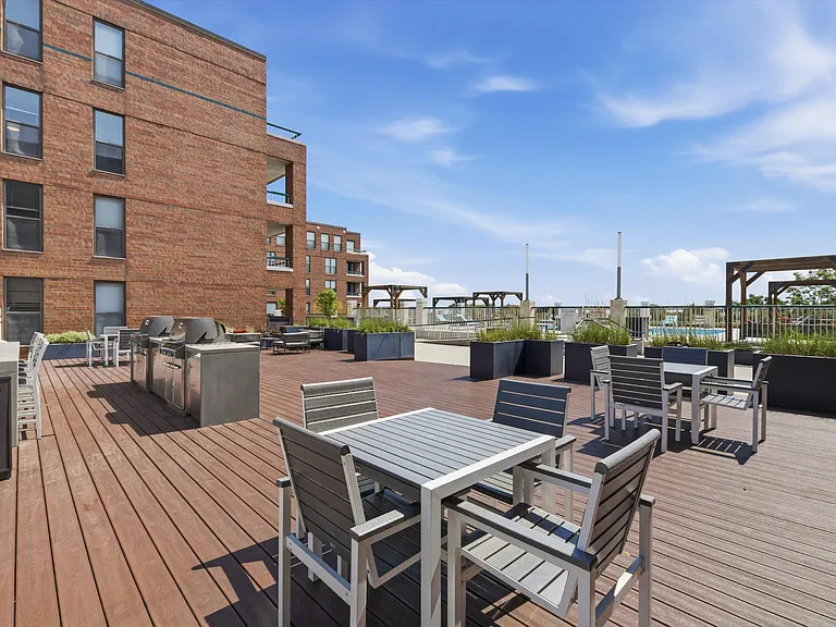 Evanston Place — Photo 13